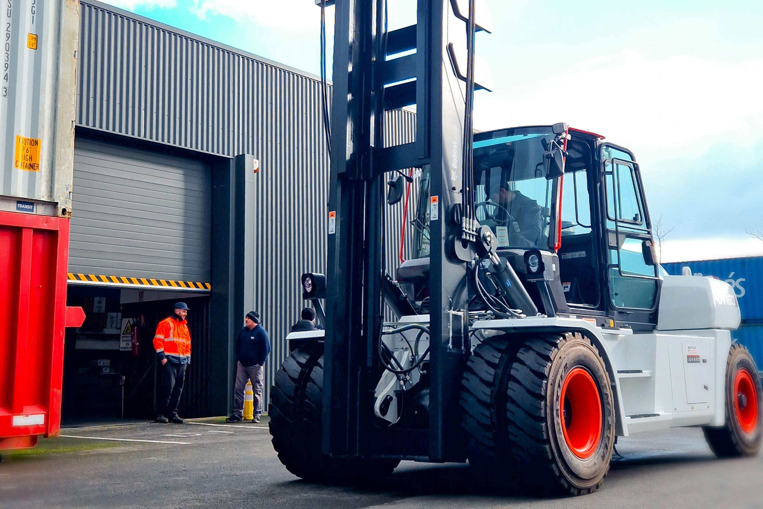 Zoom : livraison d'un chariot élévateur de 16 tonnes